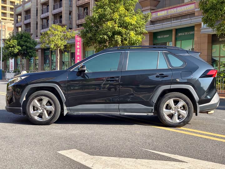 Toyota RAV4, 2021 — фото 8 из 9
