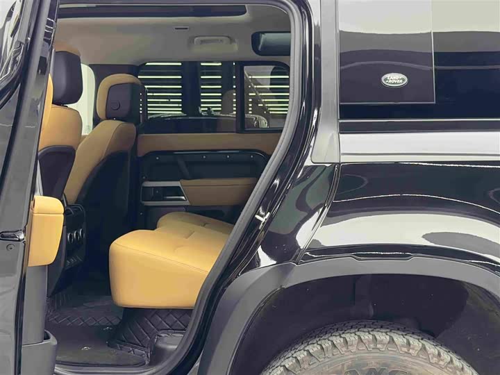 Land Rover Defender, 2024 — фото 7 из 9