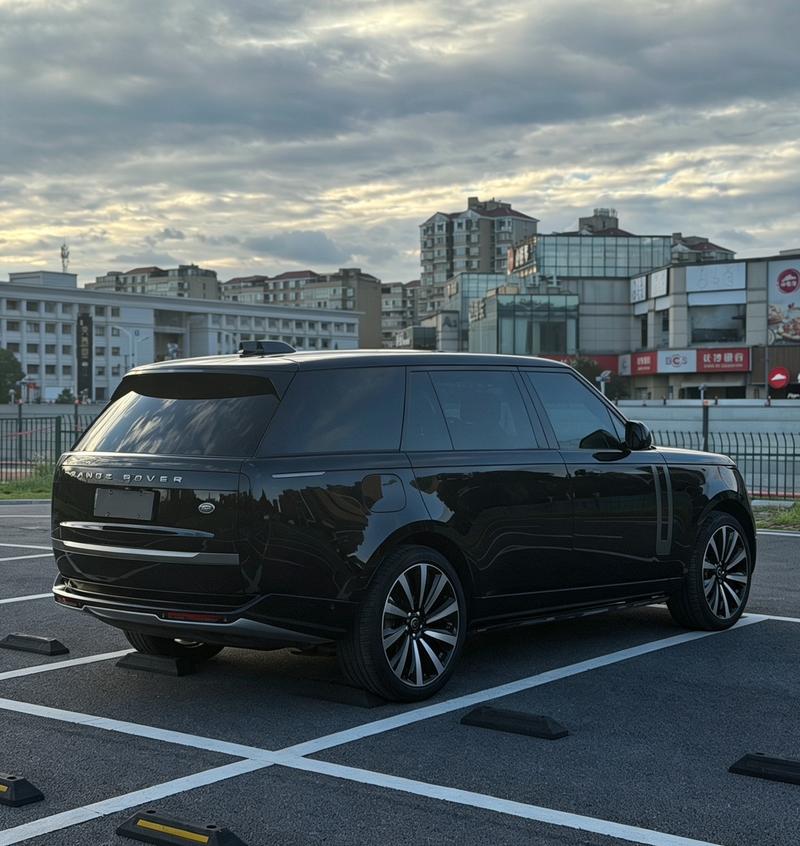 Land Rover Range Rover, 2023 — фото 6 из 11