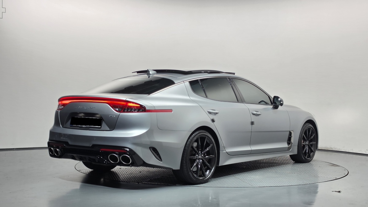 Kia Stinger, 2023 — фото 2 из 12