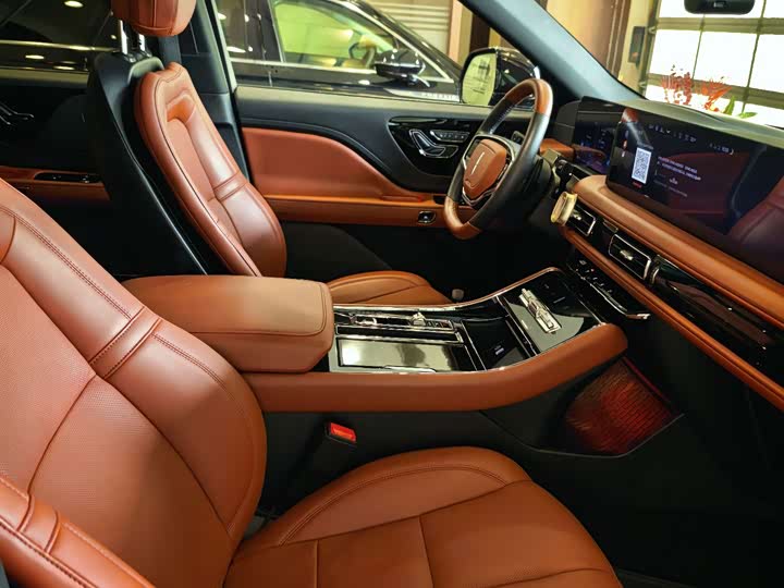 Lincoln Aviator, 2025 — фото 8 из 9