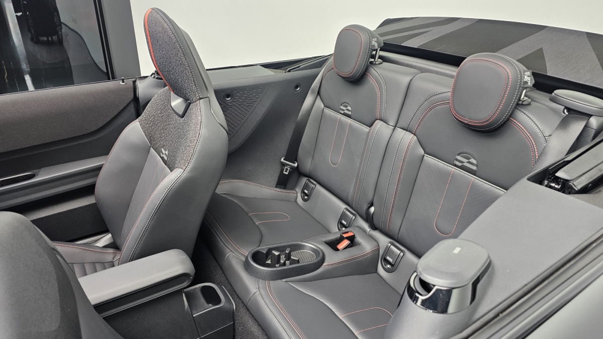 Mini Cooper Convertible, 2025 — фото 11 из 12