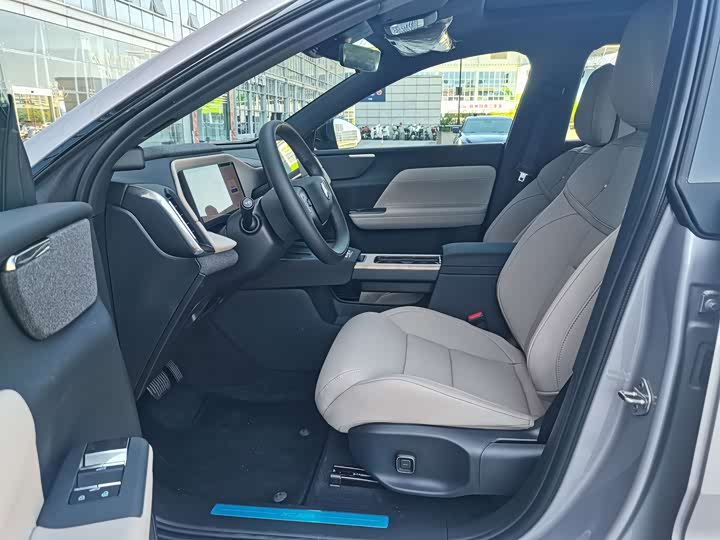 Volvo XC70 Hybrid, 2026 — фото 8 из 9