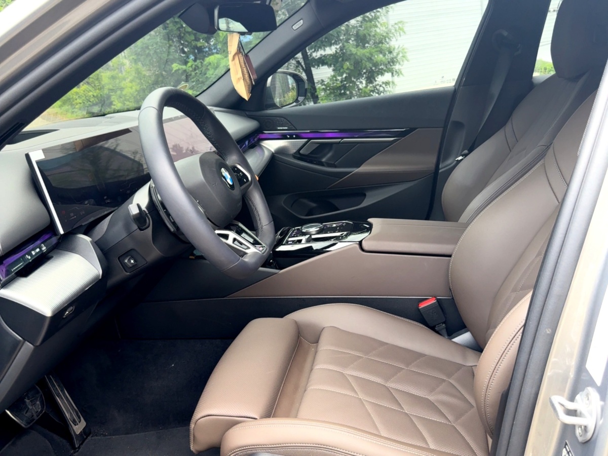 BMW 5 Series, 2025 — фото 7 из 12