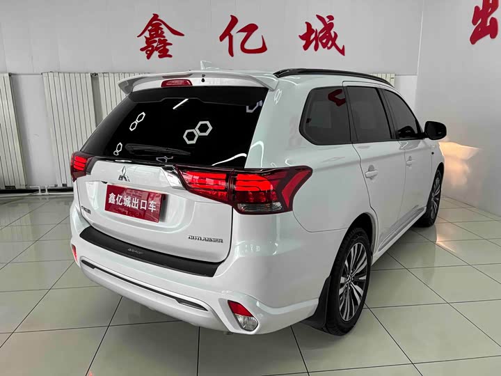 Mitsubishi Outlander, 2022 — фото 4 из 9