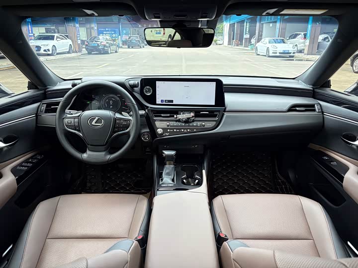 Lexus ES, 2023 — фото 8 из 9