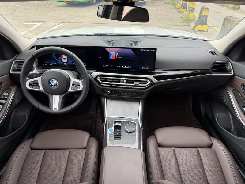 BMW i3, 2024 — фото 8 из 12