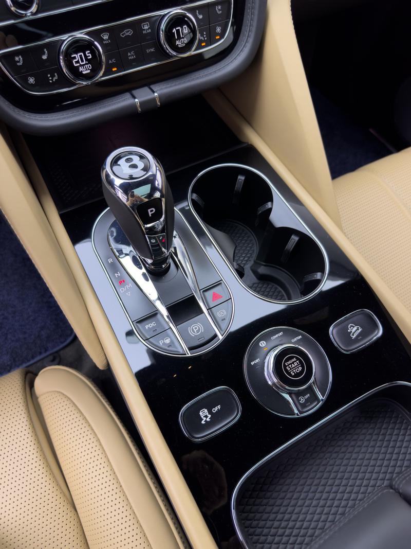 Bentley Bentayga, 2023 — фото 11 из 12