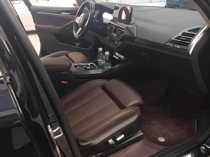 BMW iX3, 2023 — фото 7 из 9