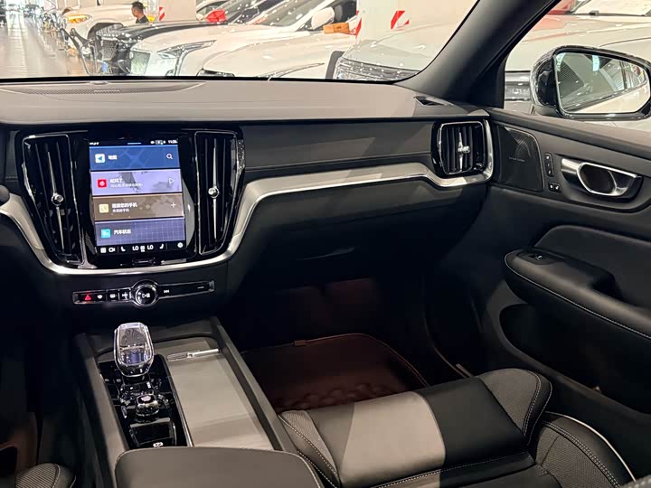 Volvo S60, 2024 — фото 6 из 9