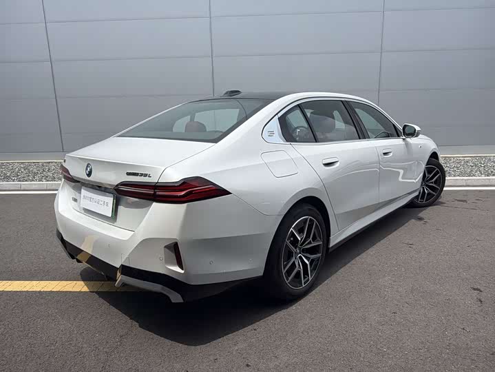 BMW i5, 2025 — фото 4 из 9