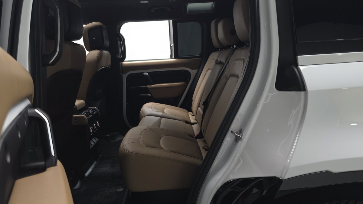 Land Rover Defender, 2025 — фото 12 из 12