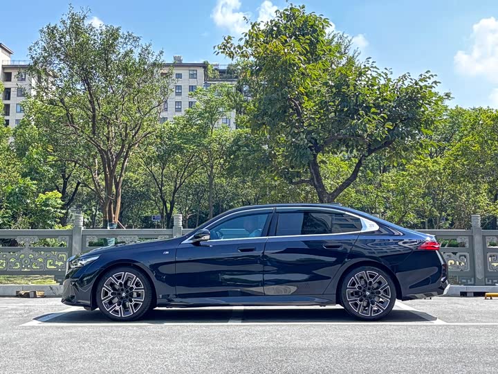 BMW 5 Series, 2024 — фото 3 из 9