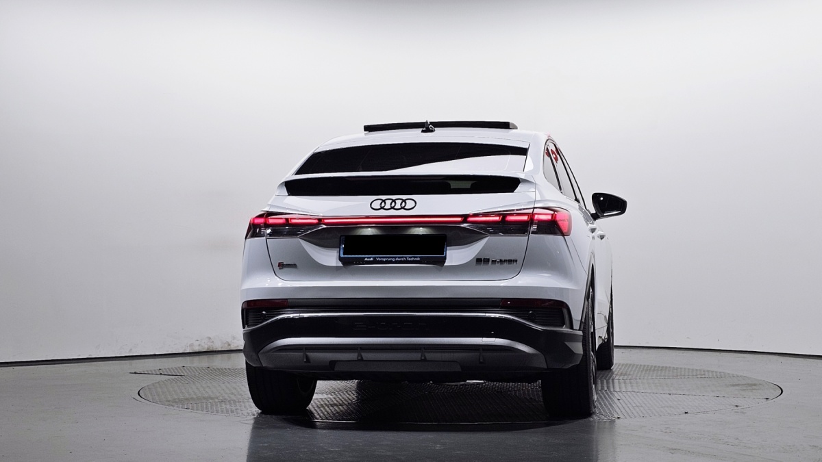 Audi Q4 e-tron, 2022 — фото 4 из 12
