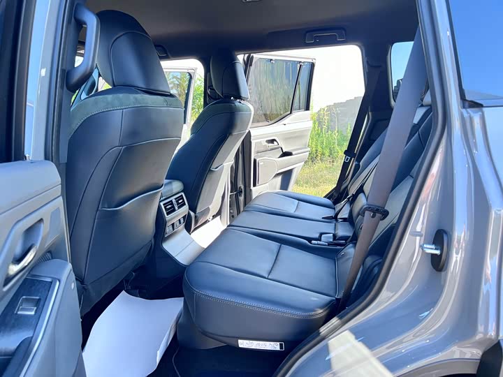 Lexus GX, 2025 — фото 8 из 9