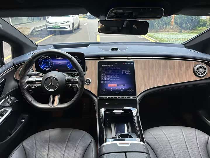 Mercedes-Benz EQE, 2023 — фото 8 из 9