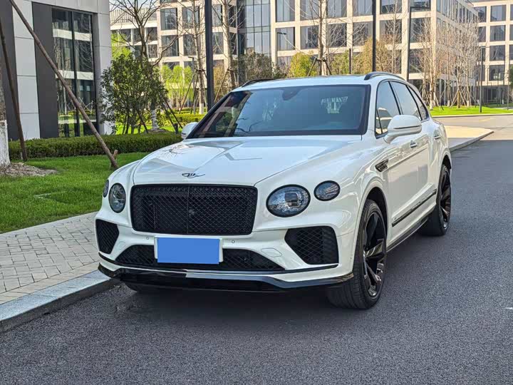 Bentley Bentayga, 2023 — купить в Брянске под ключ