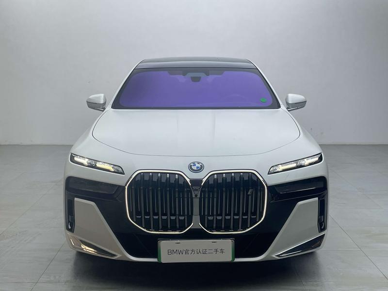 BMW i7, 2025 — фото 2 из 12