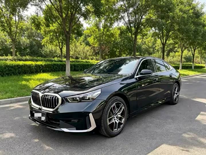 BMW 5 Series, 2026 — фото 2 из 5
