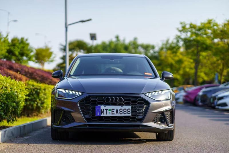 Audi A4L, 2022 — фото 2 из 10