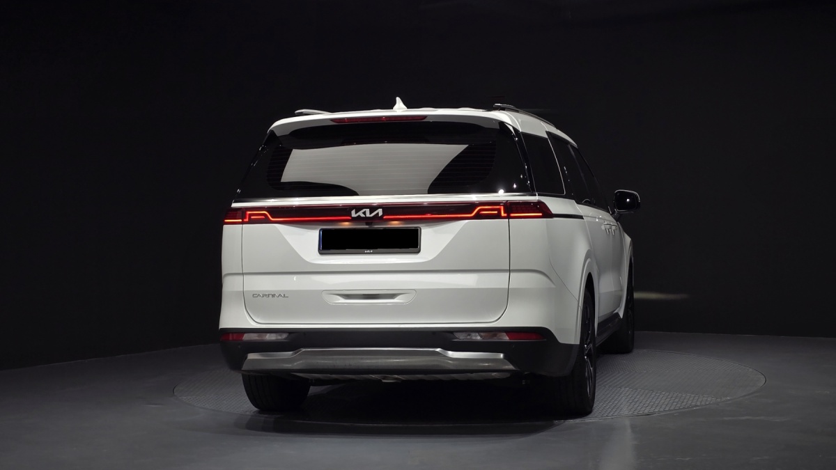 Kia Carnival, 2023 — фото 4 из 12