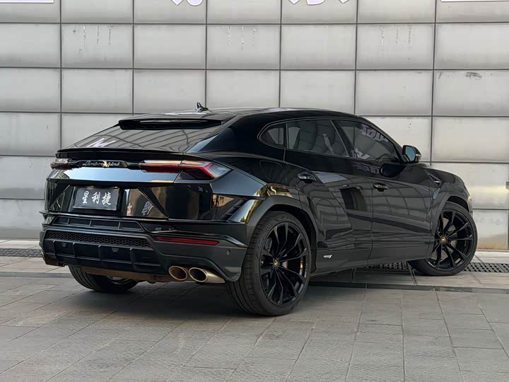 Lamborghini Urus, 2023 — фото 6 из 12