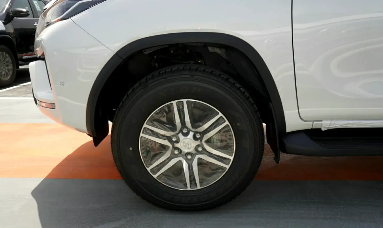 Toyota Fortuner, 2026 — фото 7 из 10
