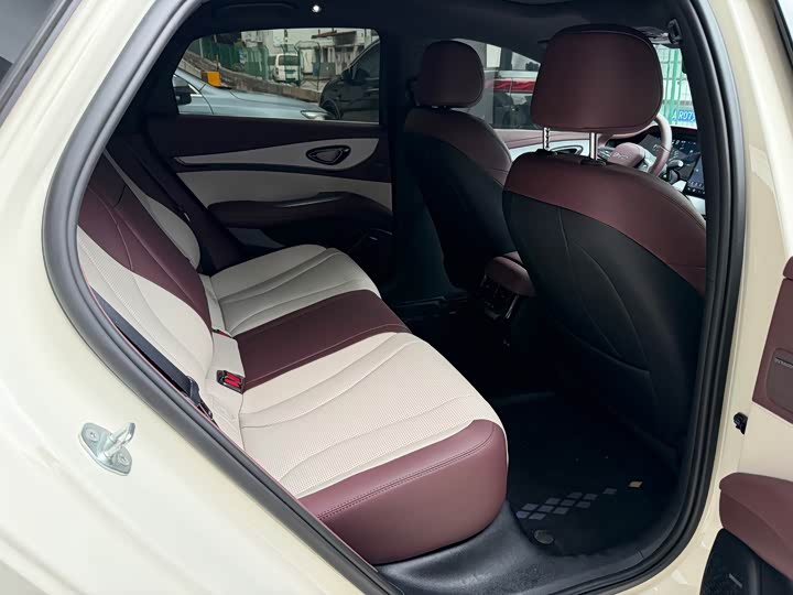 BYD Seal 07 DM-i Hybrid, 2025 — фото 5 из 9