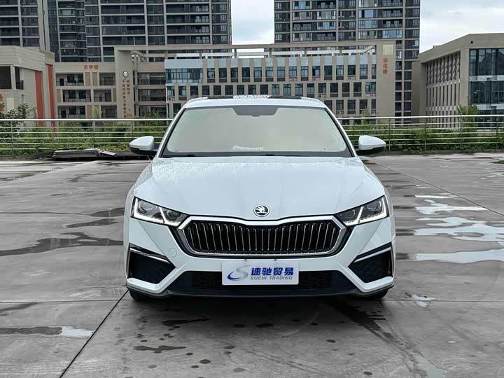 Skoda Octavia Pro, 2023 — фото 2 из 9