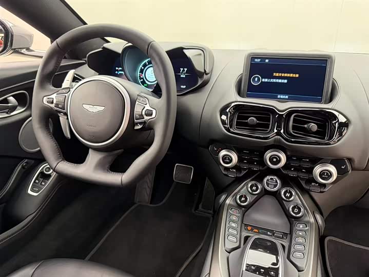 Aston Martin V8 Vantage, 2022 — фото 6 из 9