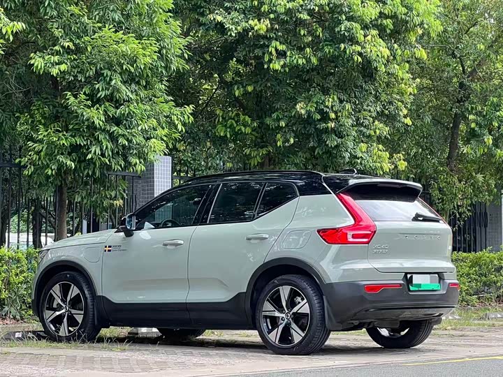Volvo XC40 EV, 2021 — фото 4 из 9