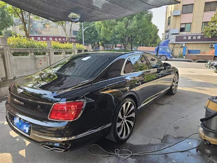 Bentley Flying Spur, 2022 — фото 3 из 7