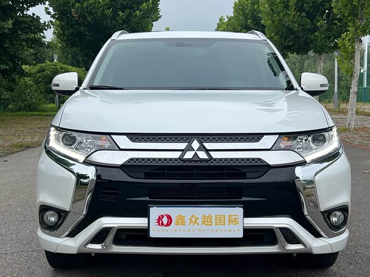 Mitsubishi Outlander, 2023 — фото 2 из 9