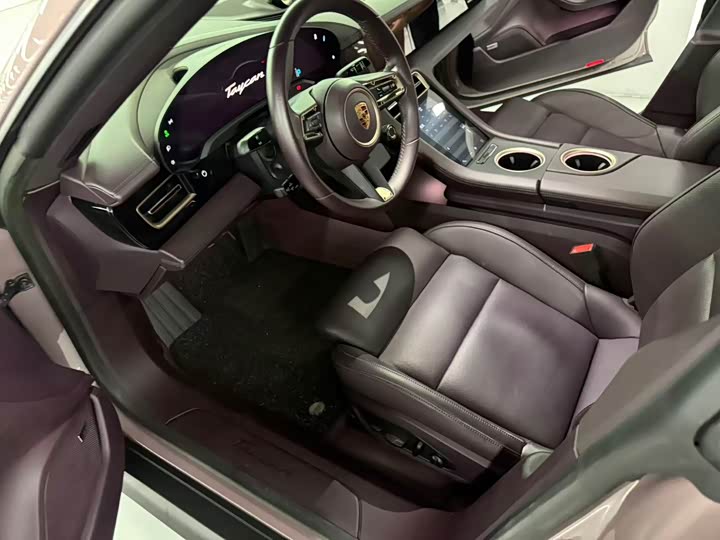 Porsche Taycan, 2022 — фото 7 из 9