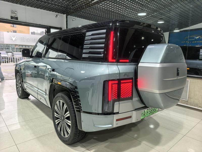 BYD Yangwang U8, 2024 — фото 4 из 10