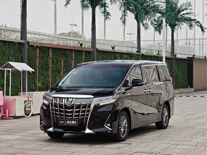 Toyota Alphard, 2023 — купить в Казани под ключ