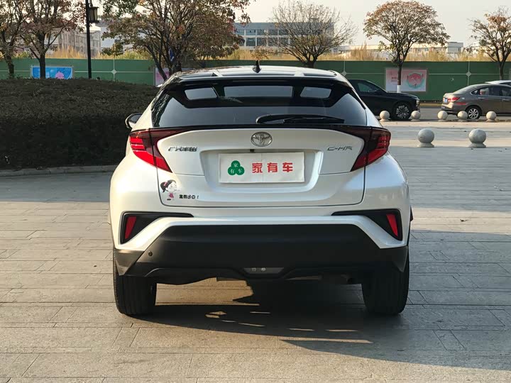 Toyota C-HR, 2022 — фото 5 из 9