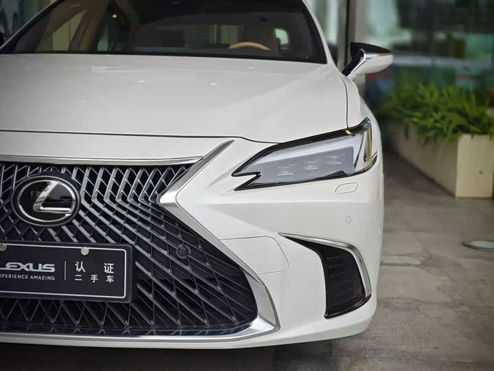 Lexus ES, 2024 — фото 2 из 9