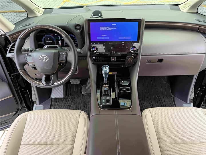 Toyota Alphard, 2025 — фото 5 из 9