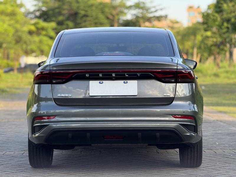 Geely Emgrand, 2022 — фото 5 из 12