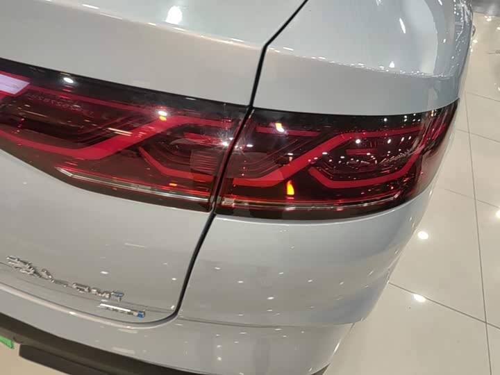 BYD Qin L, 2025 — фото 8 из 9