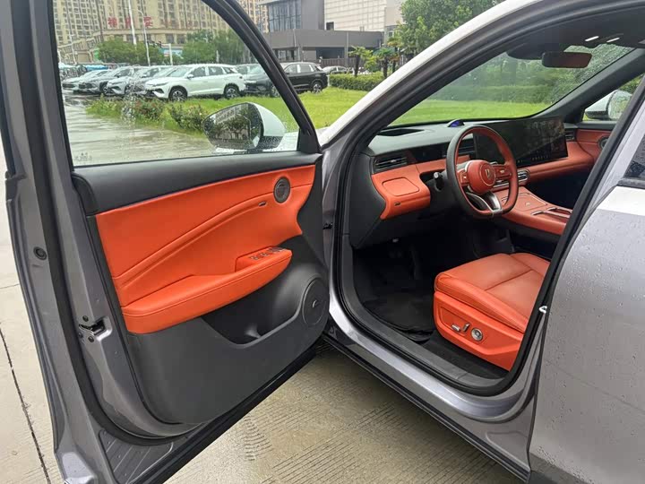 Hongqi HS6 Hybrid, 2025 — фото 6 из 9