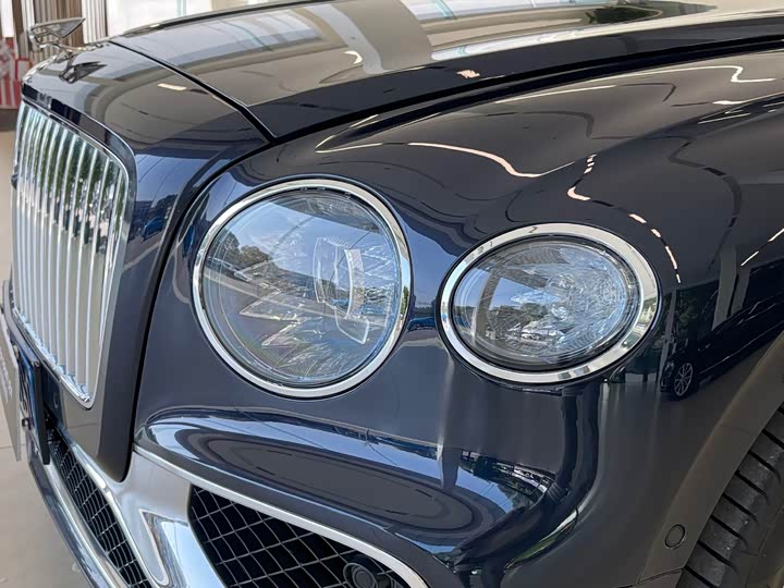 Bentley Flying Spur, 2023 — фото 6 из 9