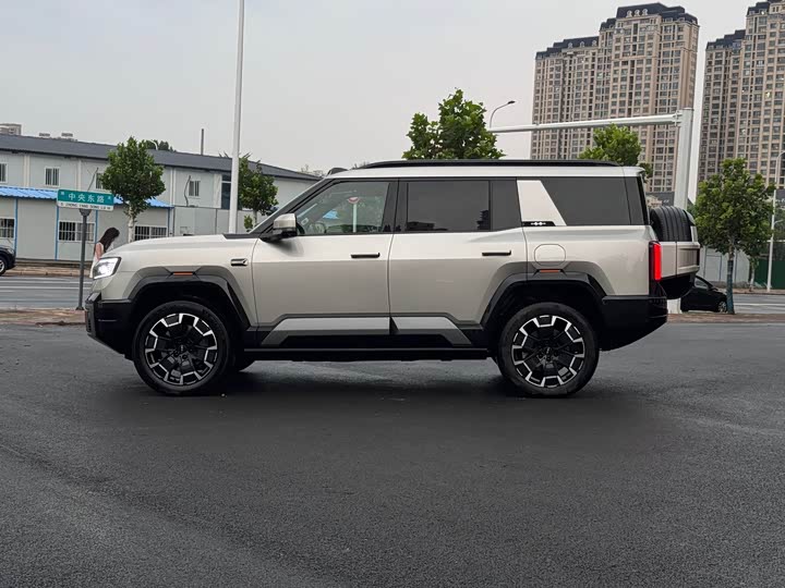 BYD FangChengBao Leopard 8, 2026 — фото 8 из 9