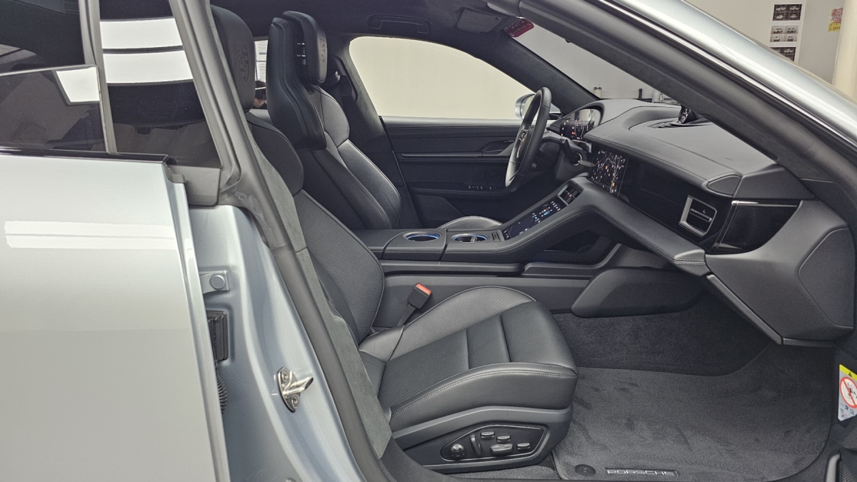 Porsche Taycan, 2025 — фото 11 из 12
