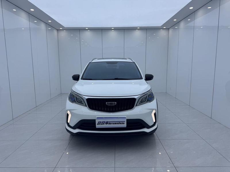 Geely Vision X3, 2022 — фото 2 из 12