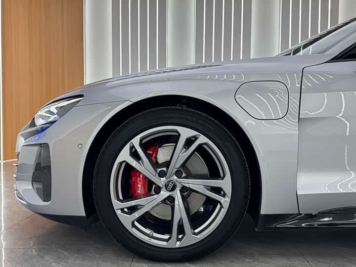Audi e-tron GT, 2024 — фото 4 из 9
