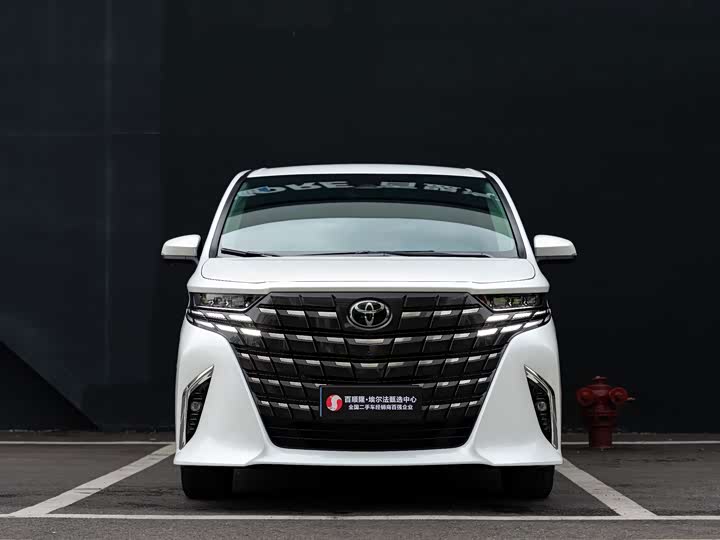 Toyota Alphard, 2024 — фото 2 из 9