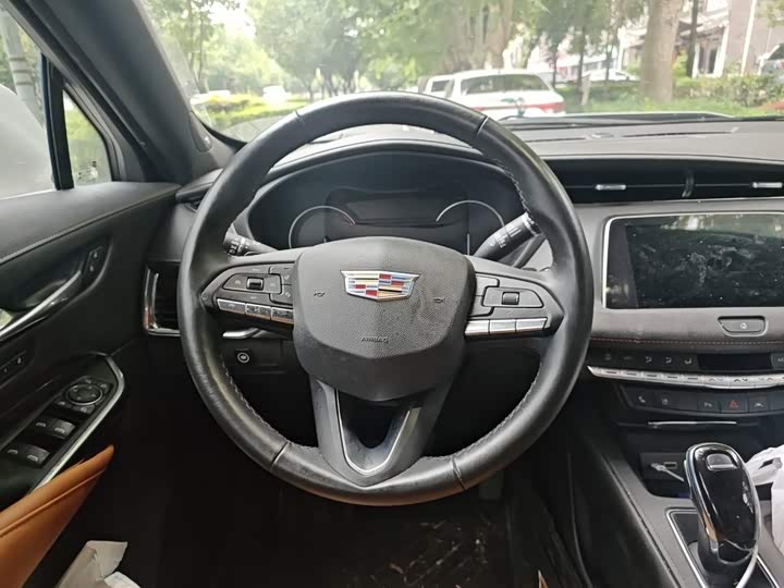 Cadillac XT4, 2023 — фото 6 из 9