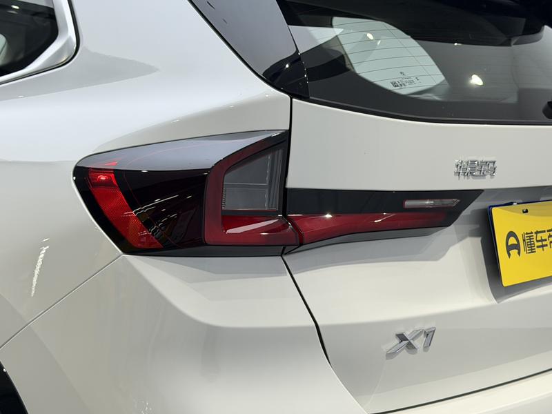 BMW X1, 2025 — фото 10 из 12